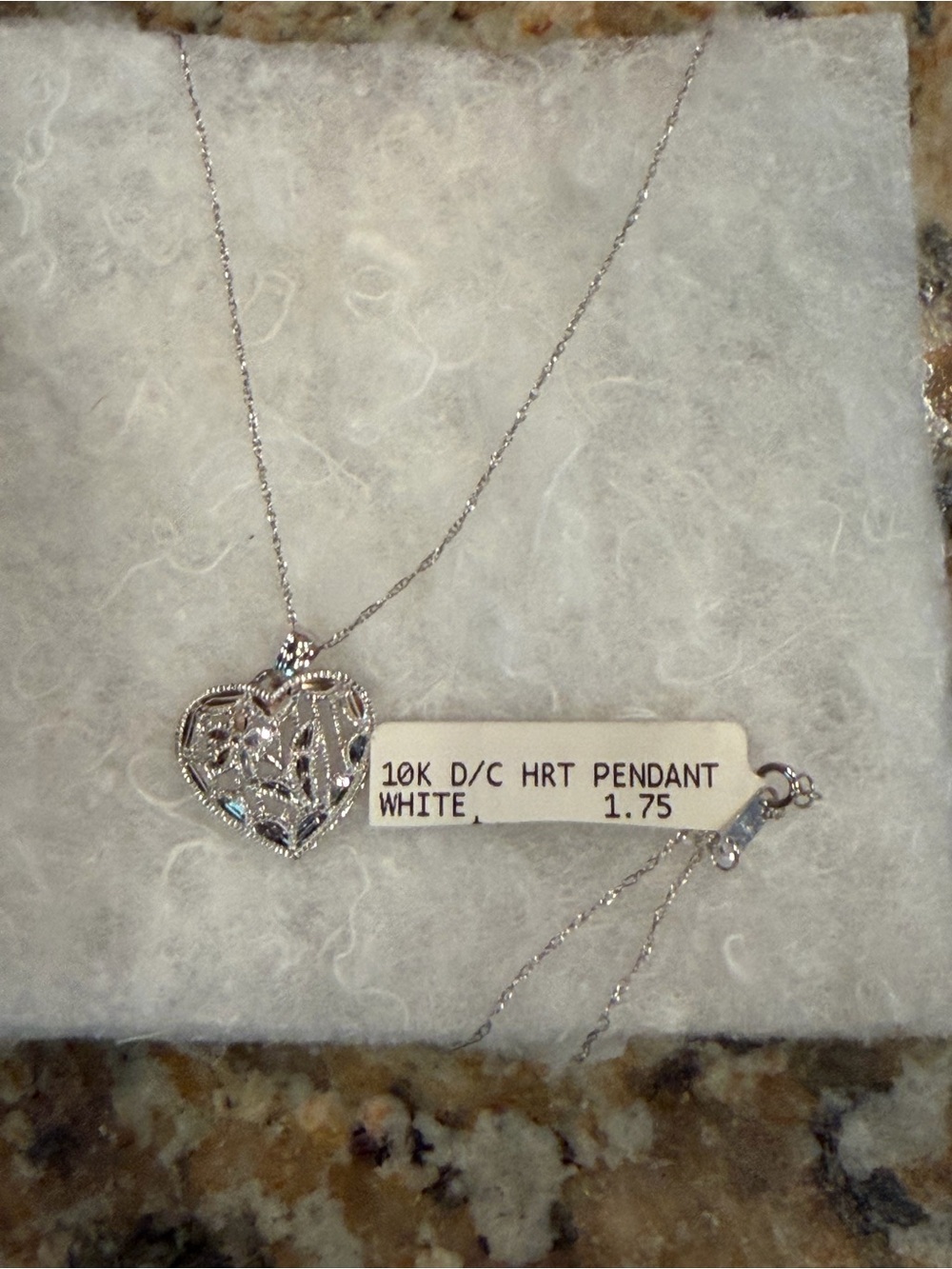 10k white gold Heart Filigree Pendant Necklace - Picture 4 of 6
